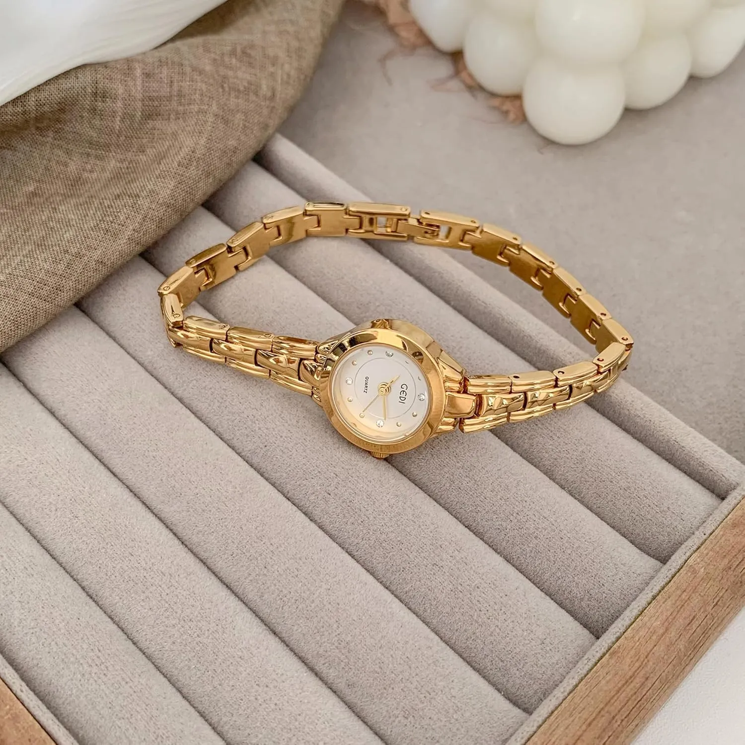 Alloy Steel Band Fashion Dainty Dress Lightweight Bracelet Wristwatch CARLIEN Womens Small Elegant Vintage Rhinestone Markers Round Quartz platelet mislead Watch Slim 