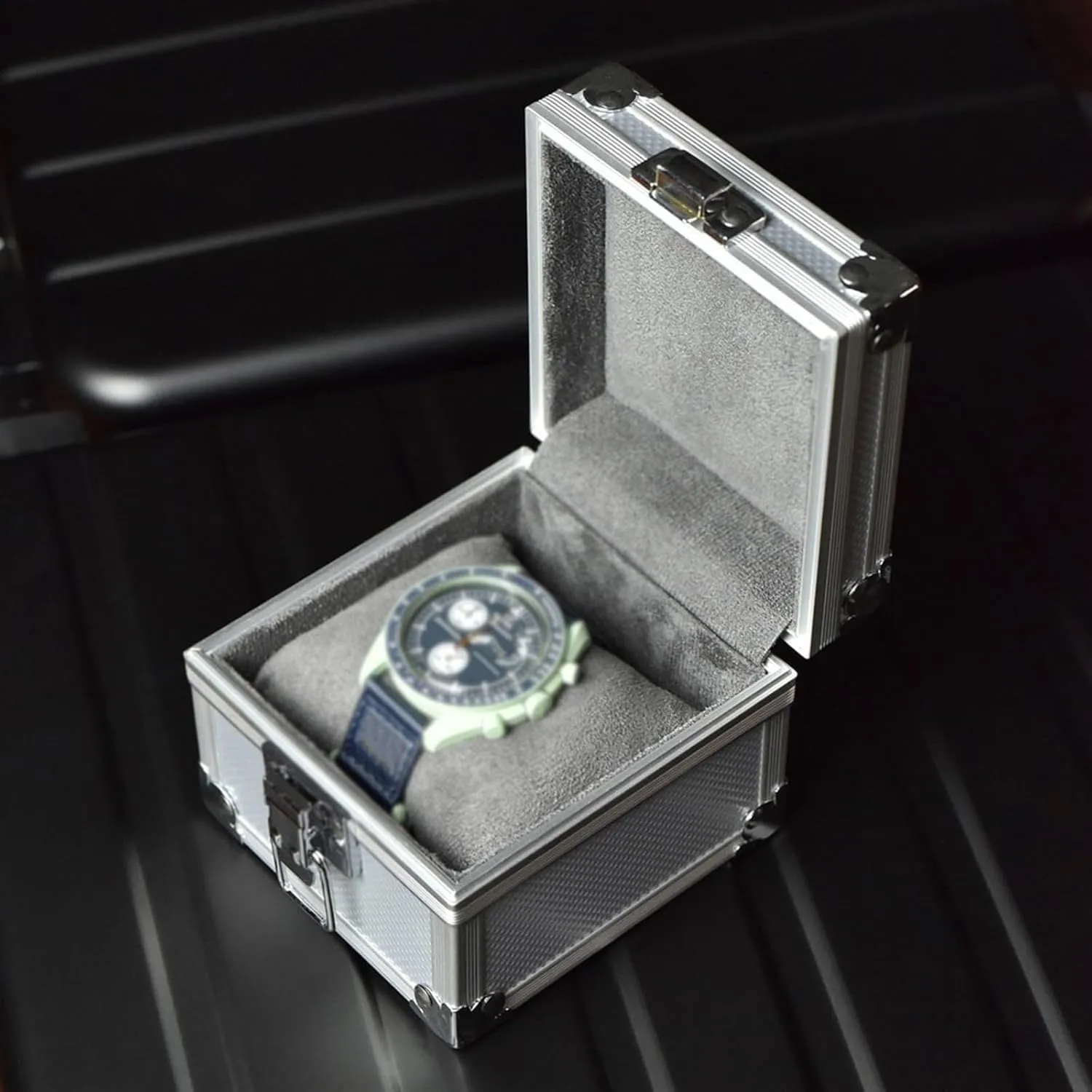 Metal Watch Organizer Velvet Watch Pillow Portable Watch Display Storage Box disability undoubtedly Watch Organizer,Silver(Silver) Watch Box Single Watch Storage Box 