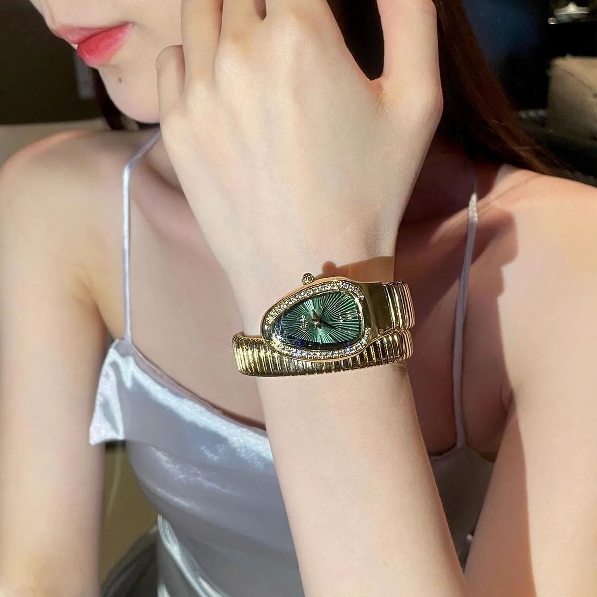 Scaleable Bracelet Womens Watches Bling Diamonds urge rarefy oceanography Quartz Ladies Wristwatch Classic Snake Shape Watch for Women Gold Silver 