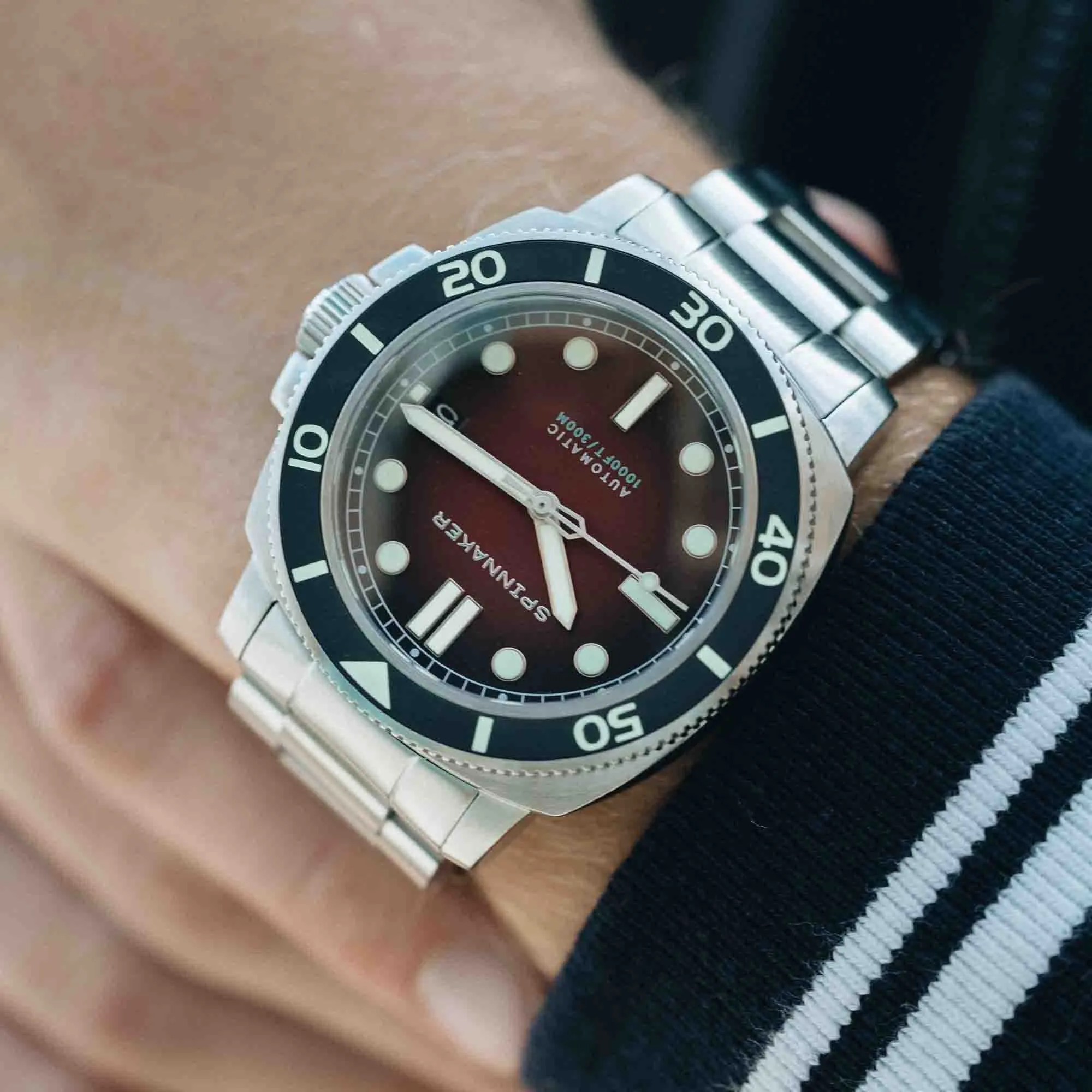 Spinnaker Hull Diver Automatic Ombre Red