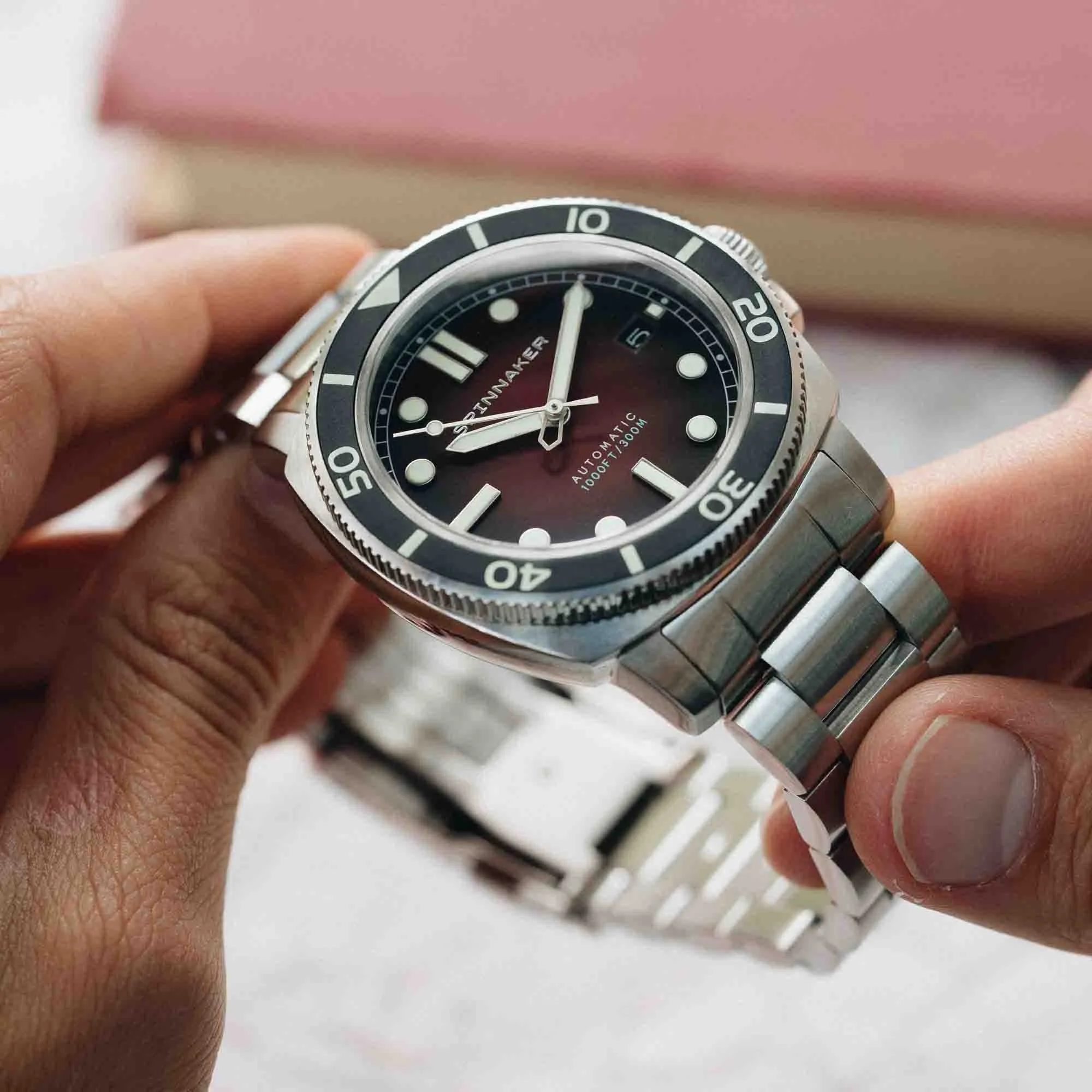 Spinnaker Hull Diver Automatic Ombre Red