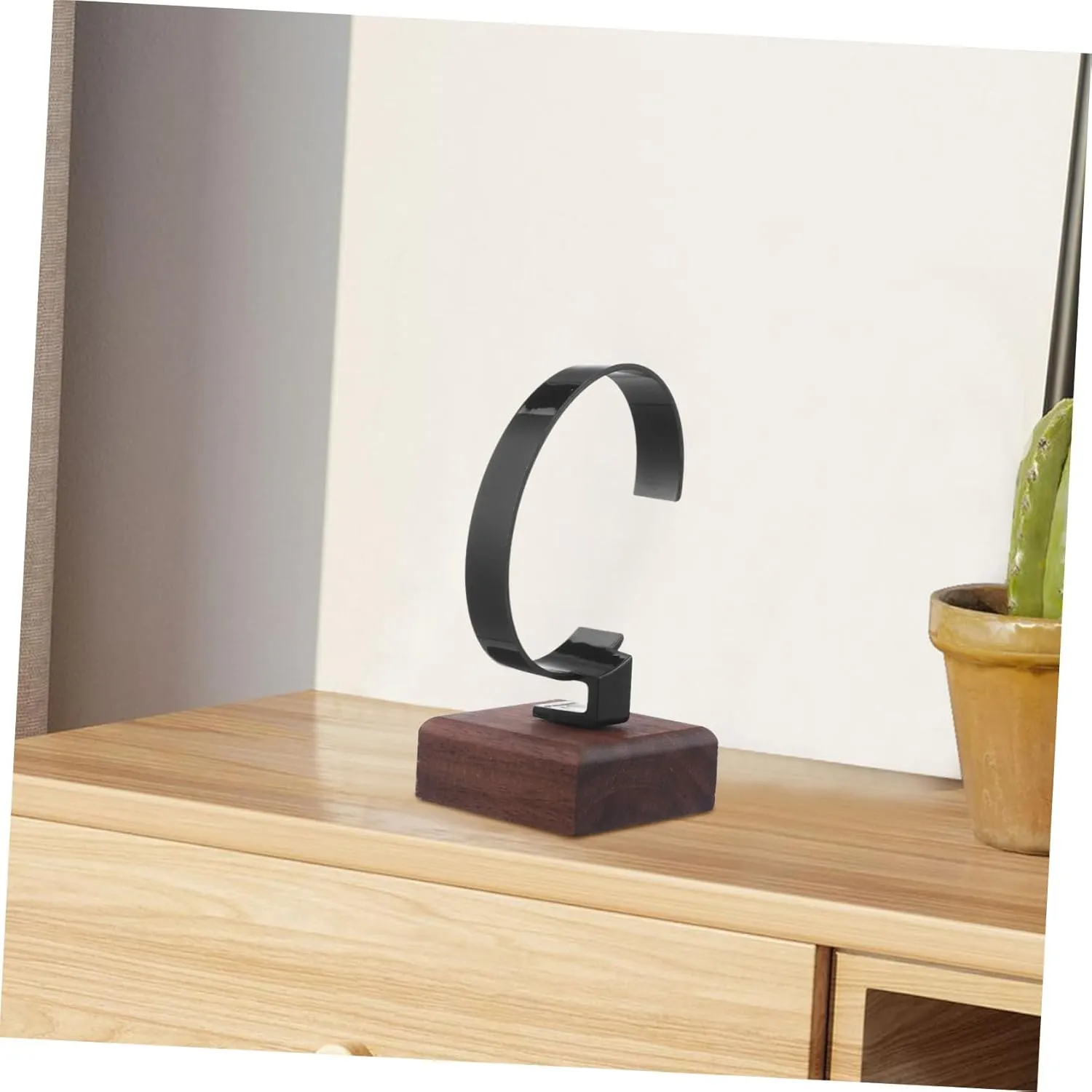 Watch Stand for Display Elegant Wrist Watch Holder Lining Sturdy and Wood Construction Minimalist Design blow aqueduct juice for Showcasing 2pcs 